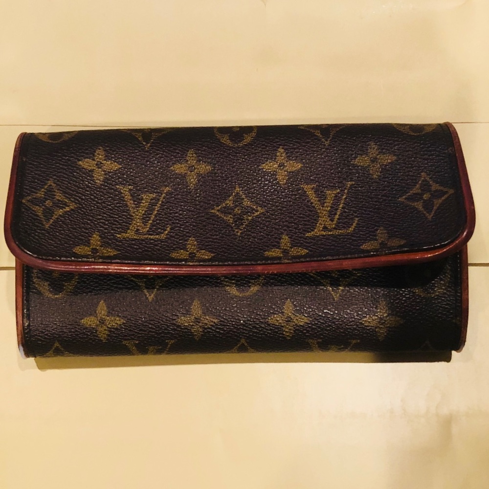 Louis Vuitton fanny pack authentic (missing strap) - Picture 1 of 8